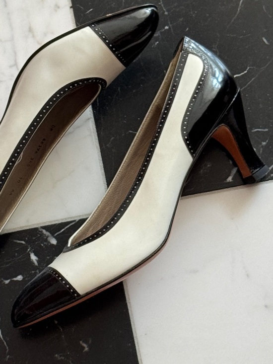 Salvatore Ferragamo Shoes - NEW Salvatore Ferragamo Vintage SPECTATOR Pumps Black White 10 AA Extra Narrow